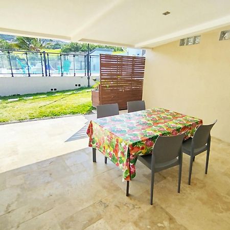 L'Hibiscus De Plaiz'Anse Apartment Petite-Ile Luaran gambar