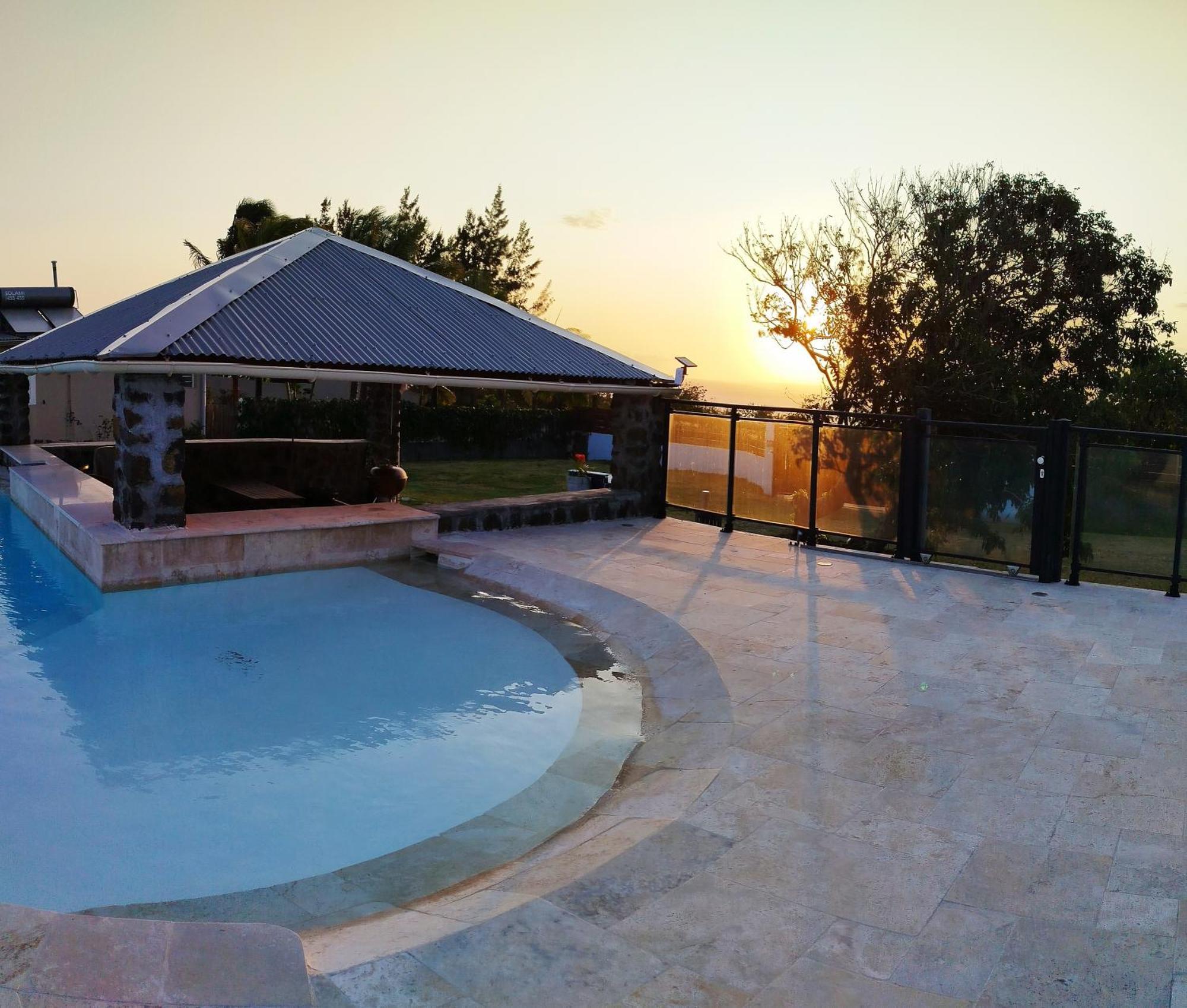 L'Hibiscus De Plaiz'Anse Apartment Petite-Ile Luaran gambar