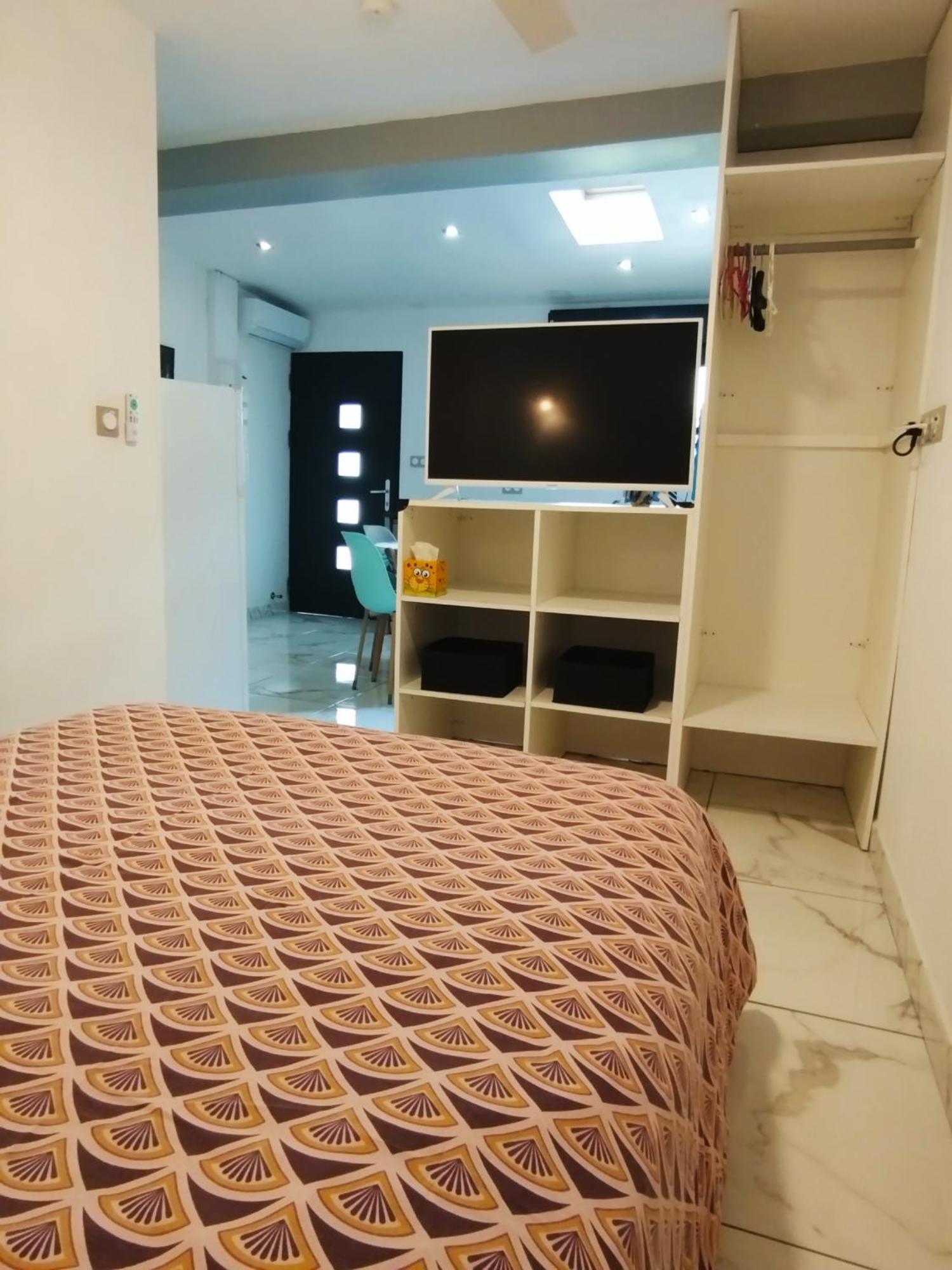L'Hibiscus De Plaiz'Anse Apartment Petite-Ile Luaran gambar